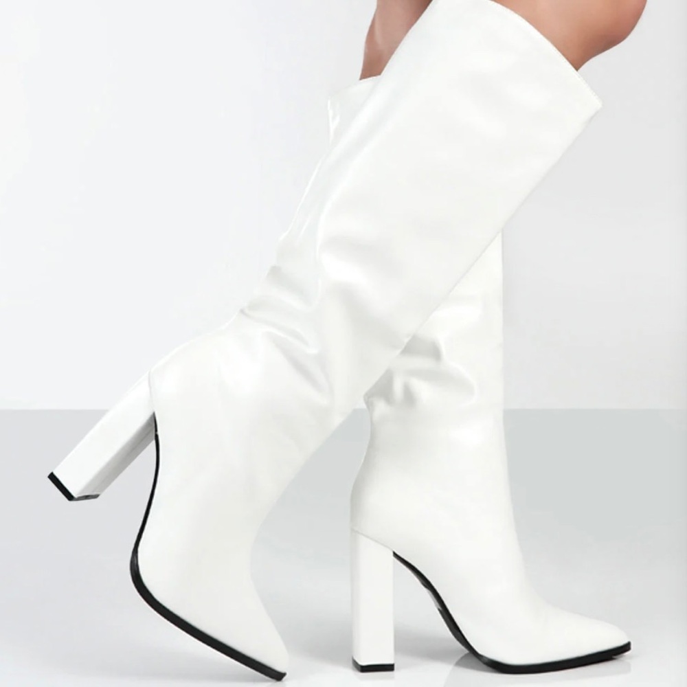 White Block-heeled boots